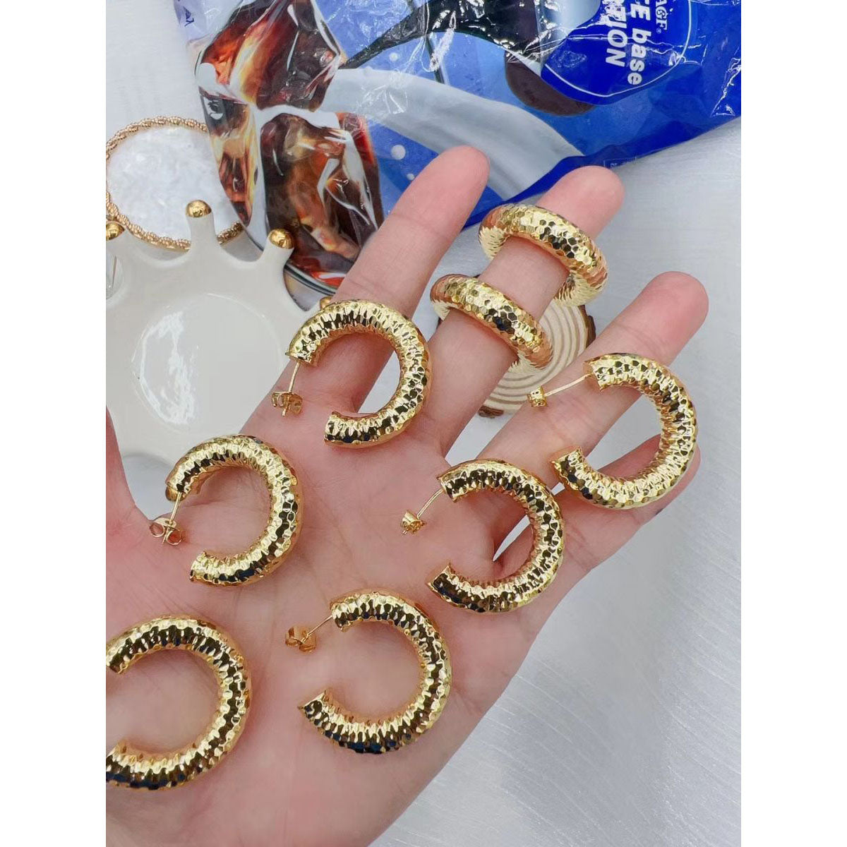Honeycomb Beaten Glossy 18K Gold Hoop Earring For Women Bulk Main image