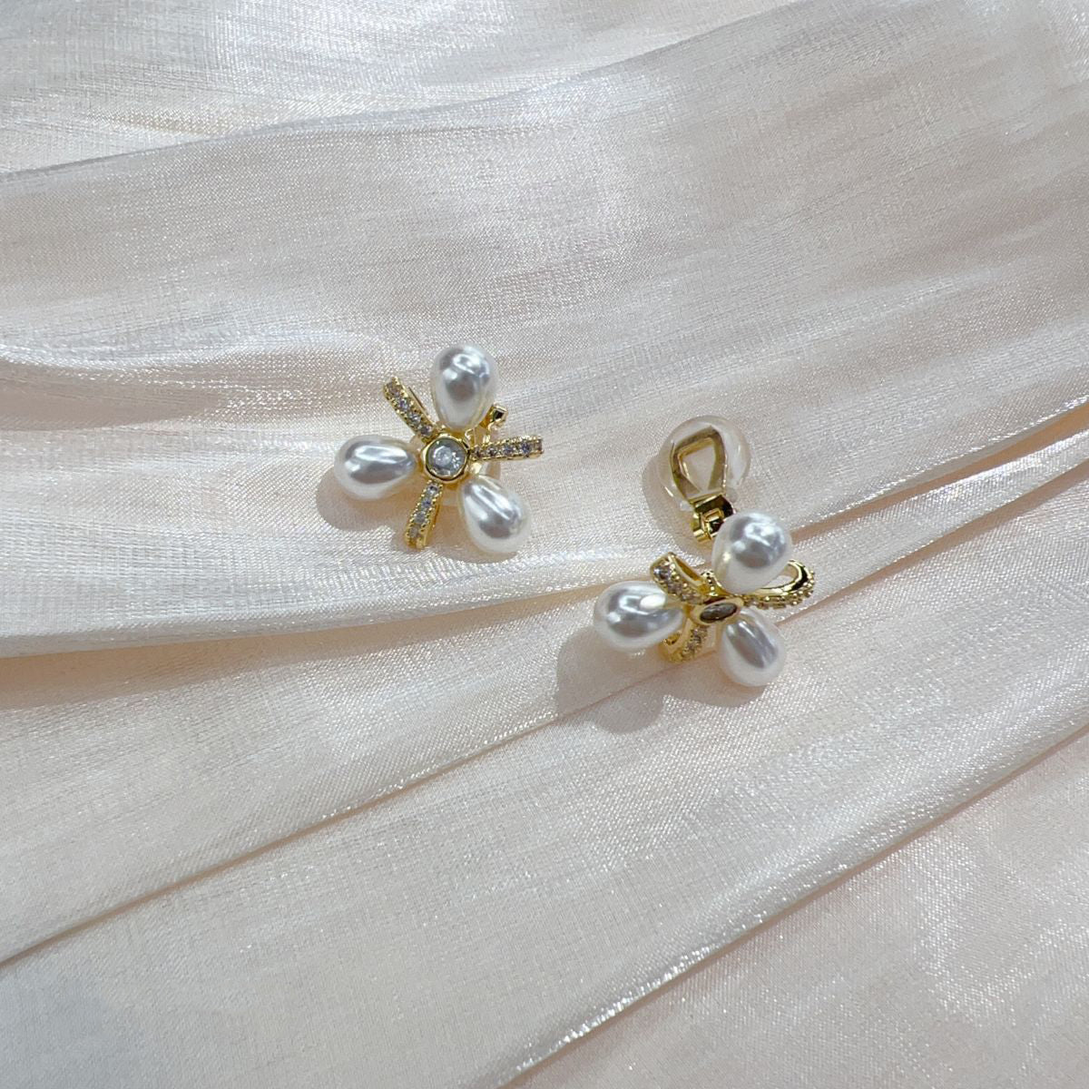 Flower Pearl Cubic Zirconia 18K Gold Copper Stud Earring Women Bulk Main image