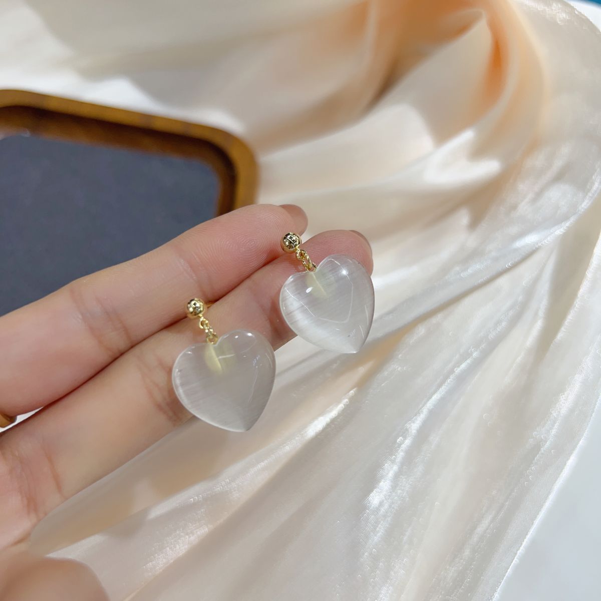 Mother of Pearl Heart Love 18K Gold Copper Stud Earring for Women Secondary image