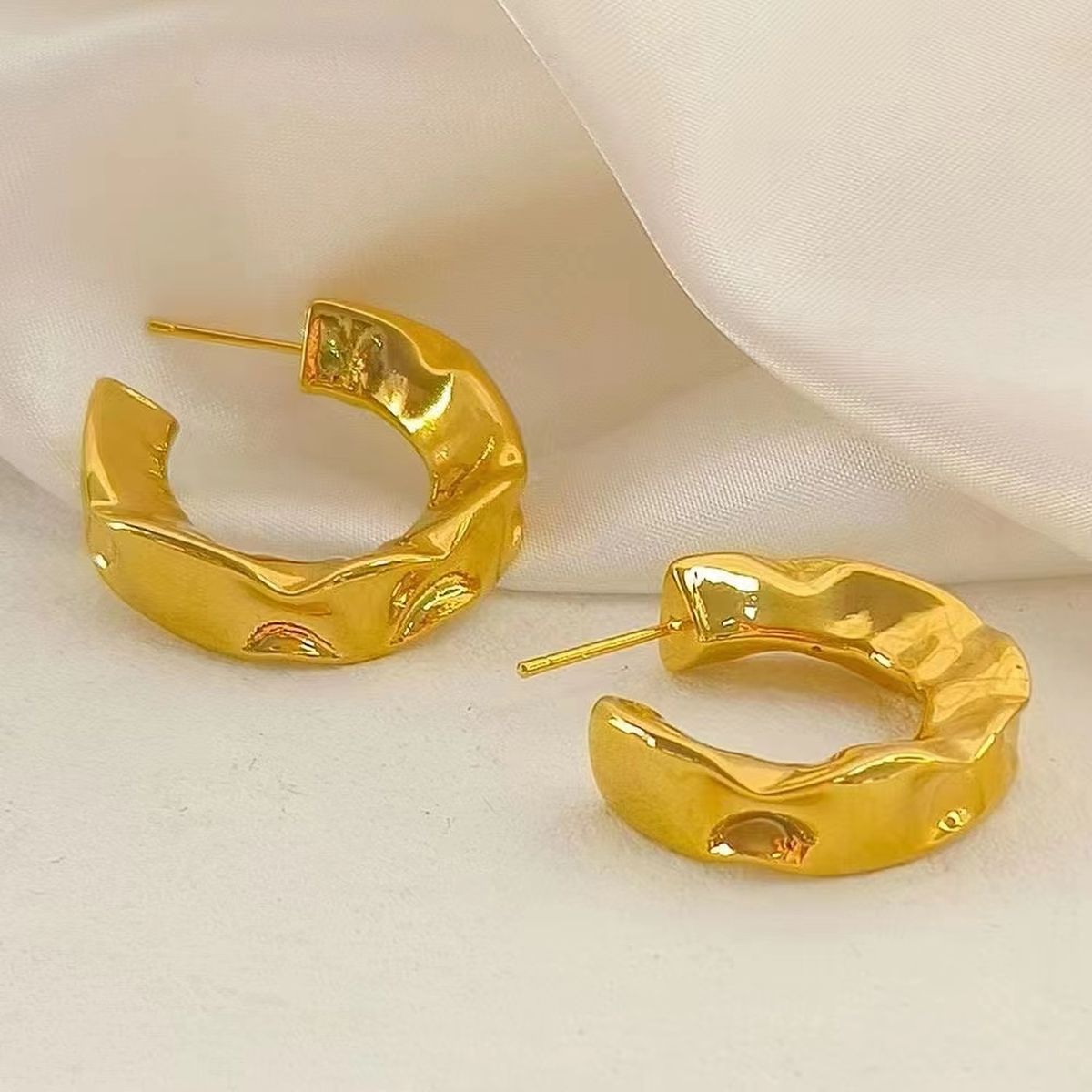 Beaten Gold Glossy 18K Gold Anti Tarnish Copper Hoop Bali Earring Bulk
