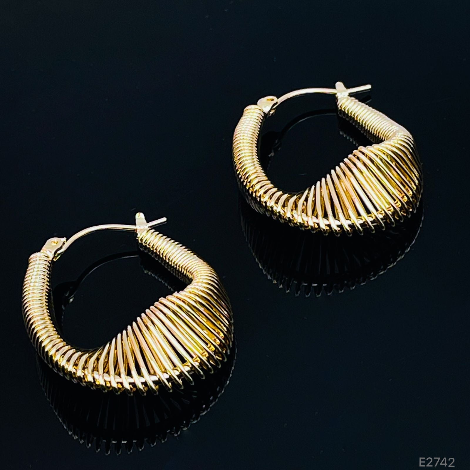 Twisted Wire 18K Gold Anti Tarnish Copper Hoop Earring For Women Bulk Main image