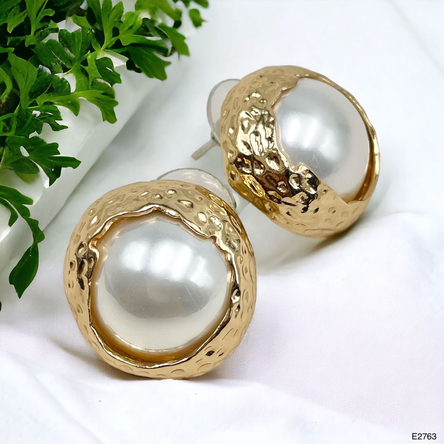 12 Mm Pearl Beaten 18K Gold White Anti Tarnish Stud Earring Women Bulk