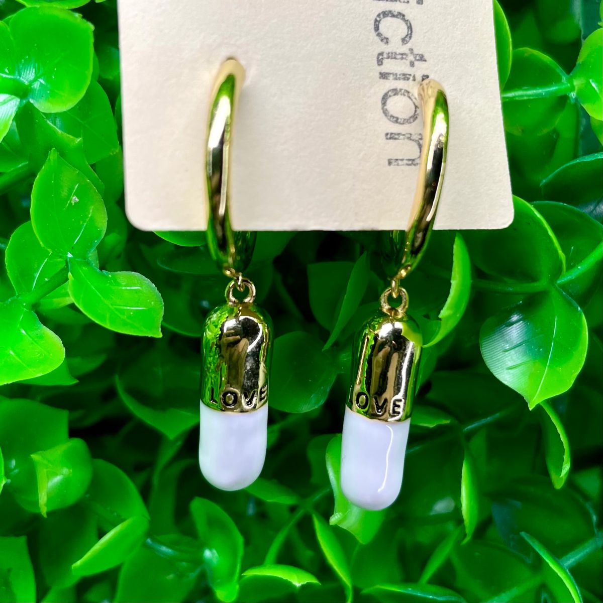 White Capsule Tablet 18K Gold Dangling Earring For Women Bulk