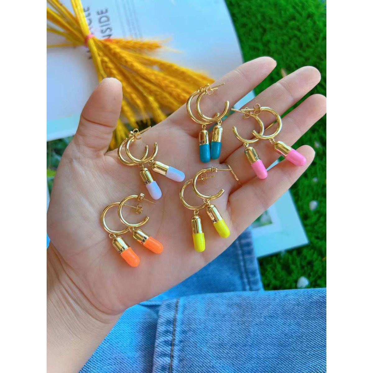 White Capsule Tablet 18K Gold Dangling Earring For Women Bulk