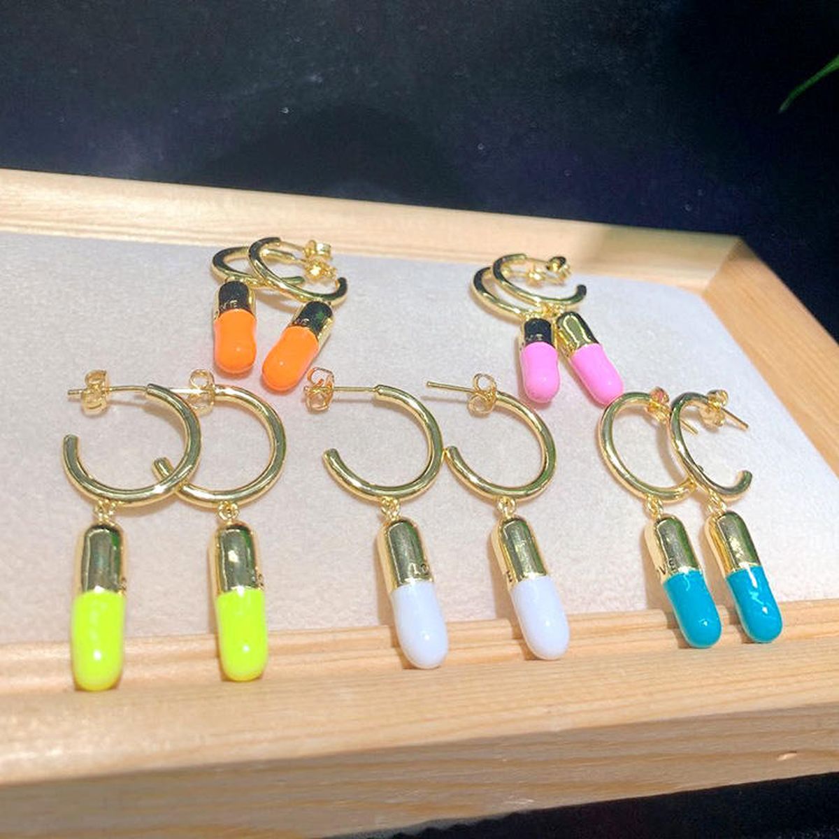 White Capsule Tablet 18K Gold Dangling Earring For Women Bulk