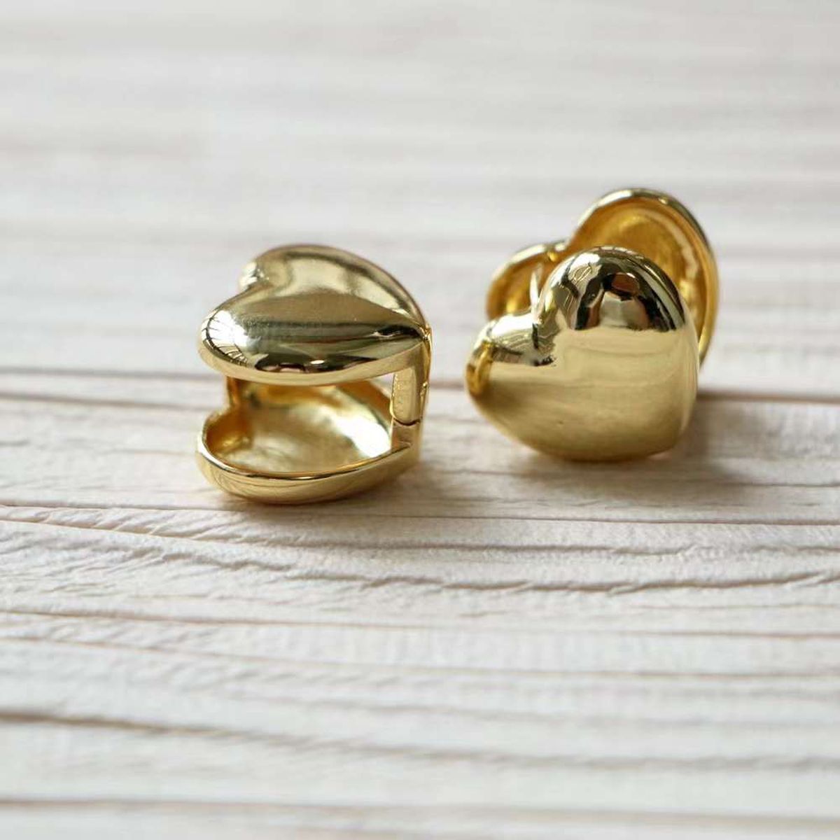 Dual Side Heart Love 18K Gold Anti Tarnish Stud Earring for Women Secondary image