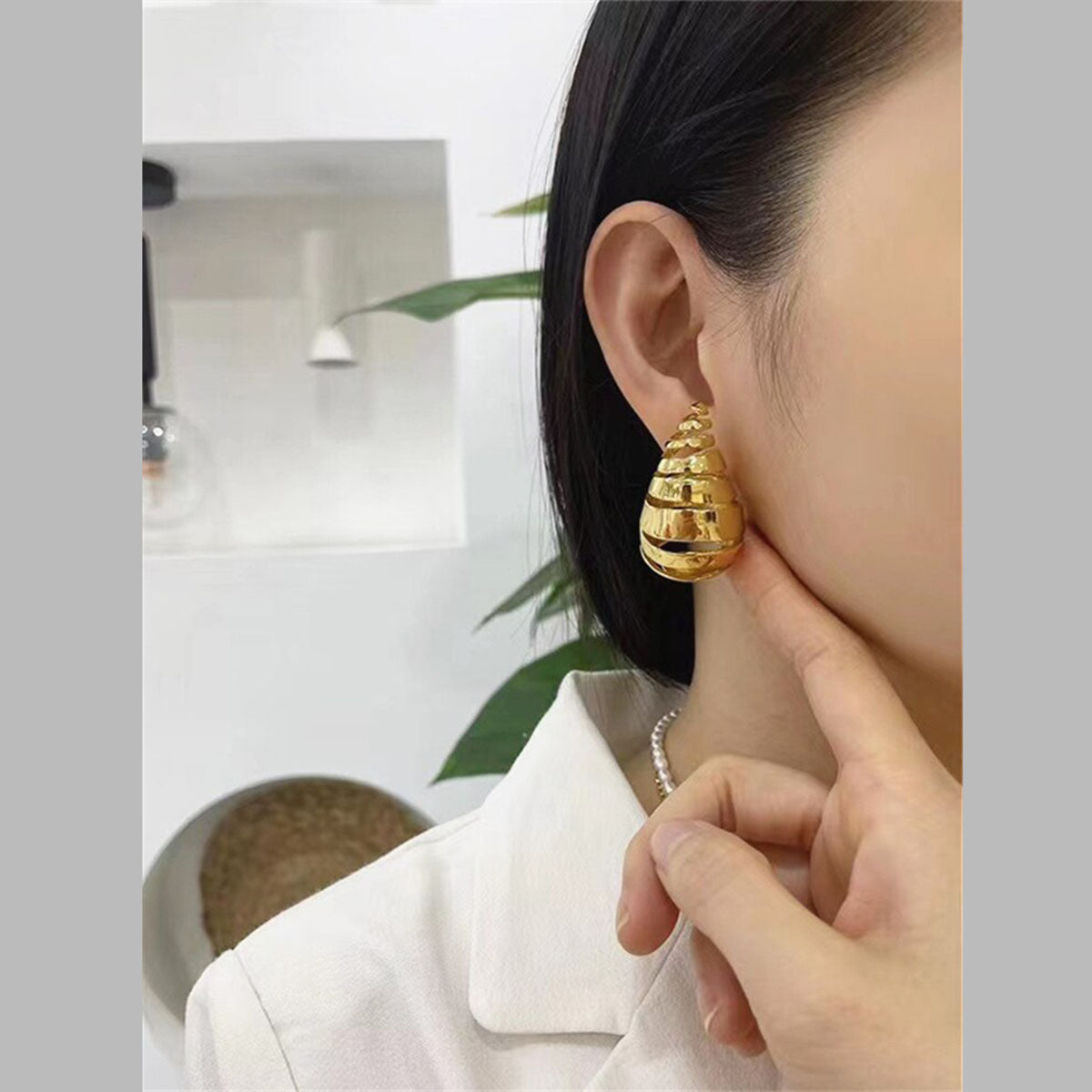 Bottega Paisley Snail Layered 18K Gold Anti Tarnish Stud Earrings Bulk
