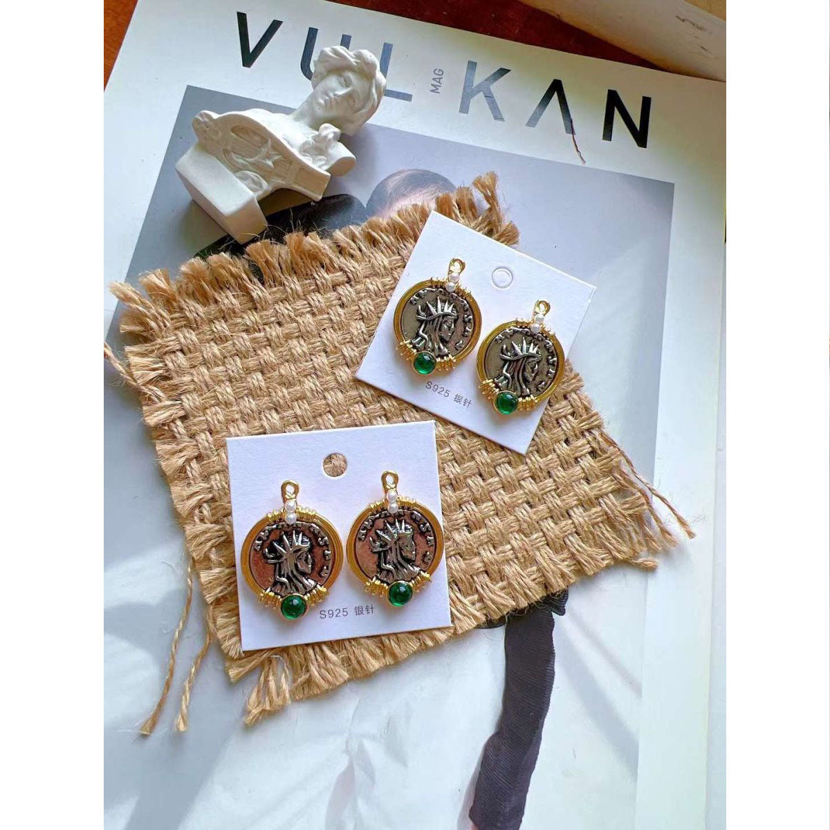 Queen Coin Ginni Two Tone Antique Vintage Retro Stud Earring Bulk Main image