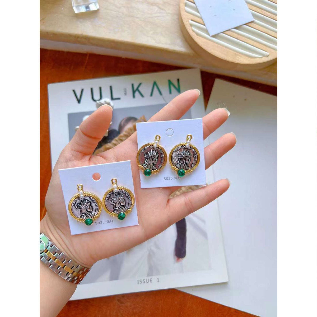 Queen Coin Ginni Two Tone Antique Vintage Retro Stud Earring Bulk Secondary image