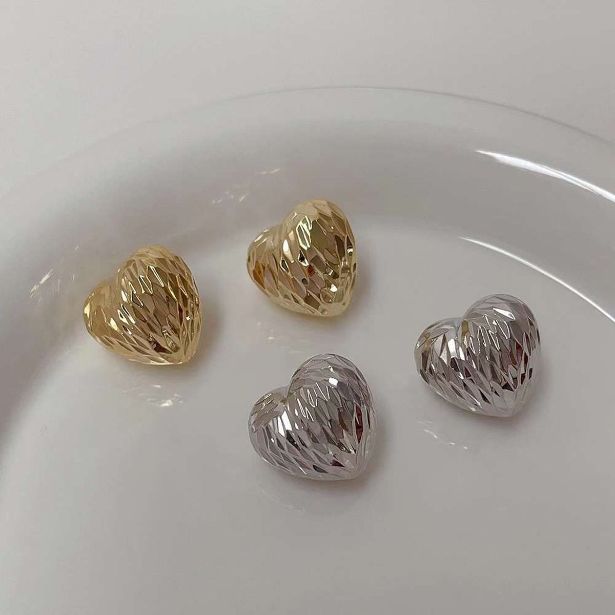 Etched Love Heart Glossy 18K Gold Anti Tarnish Stud Earring Women Bulk
