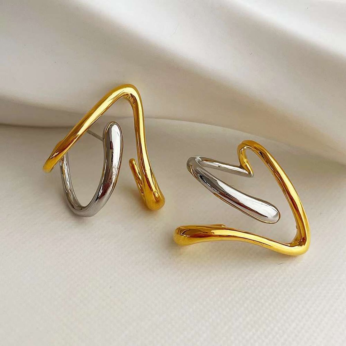 Two Tone Glossy Sketched Heart Love Gold Silver Anti Tarnish Stud Earring For Women Main image