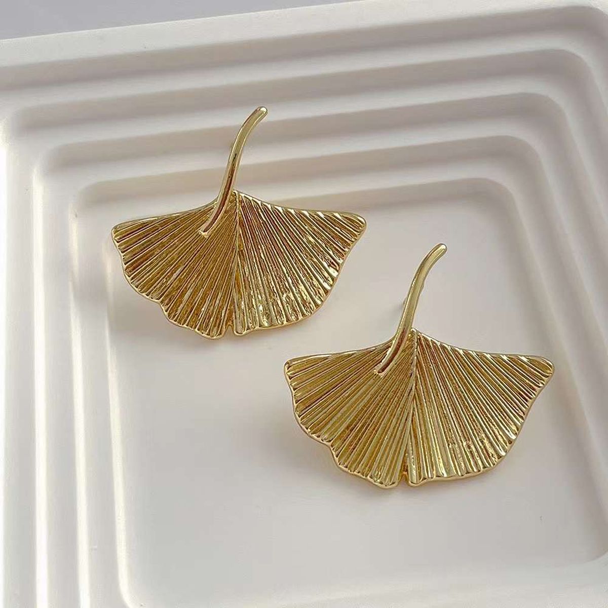 Etched Fan 18K Gold Anti Tarnish Earring For Women Bulk Main image