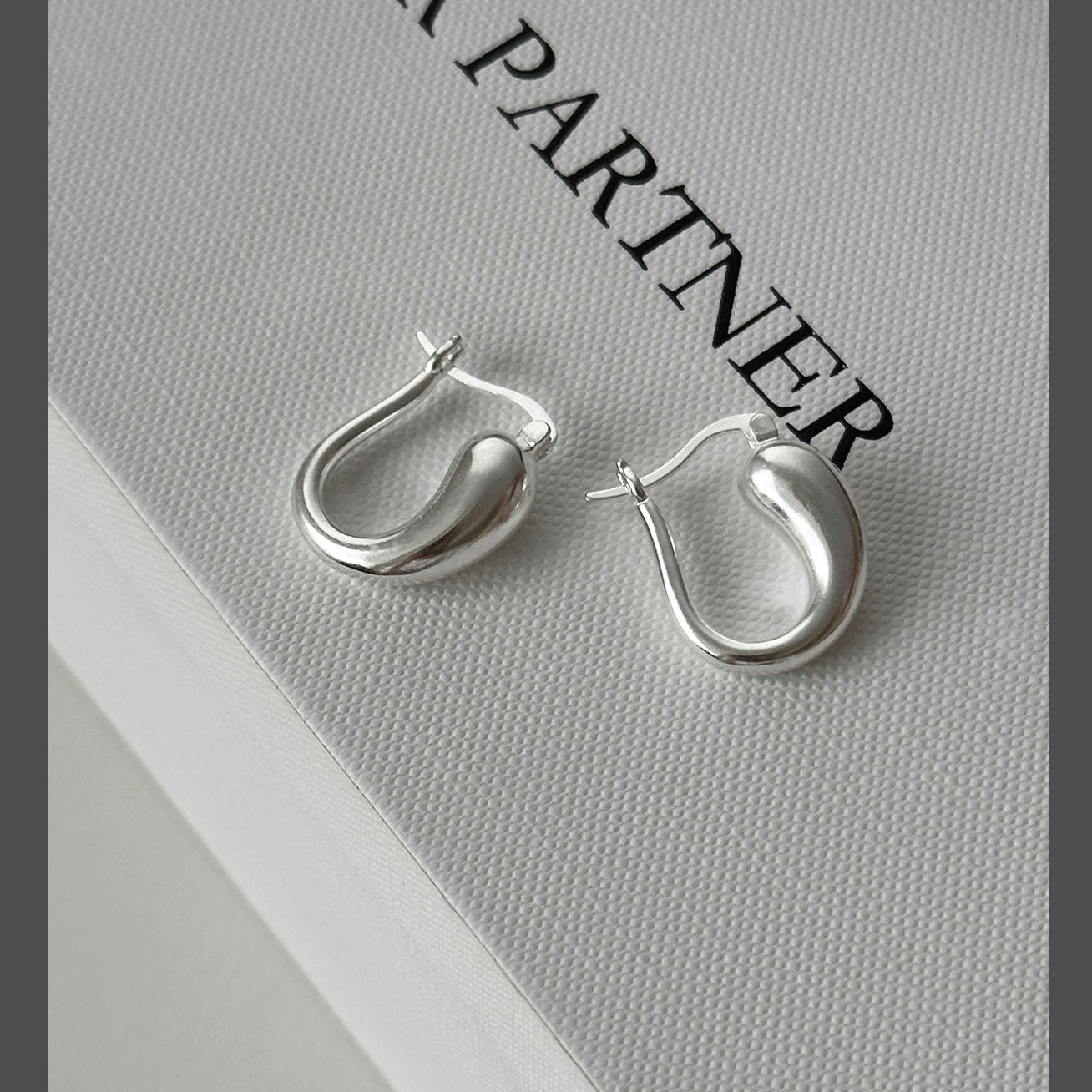 Paisley Glossy Silver Hoop Bali Earring For Women Bulk
