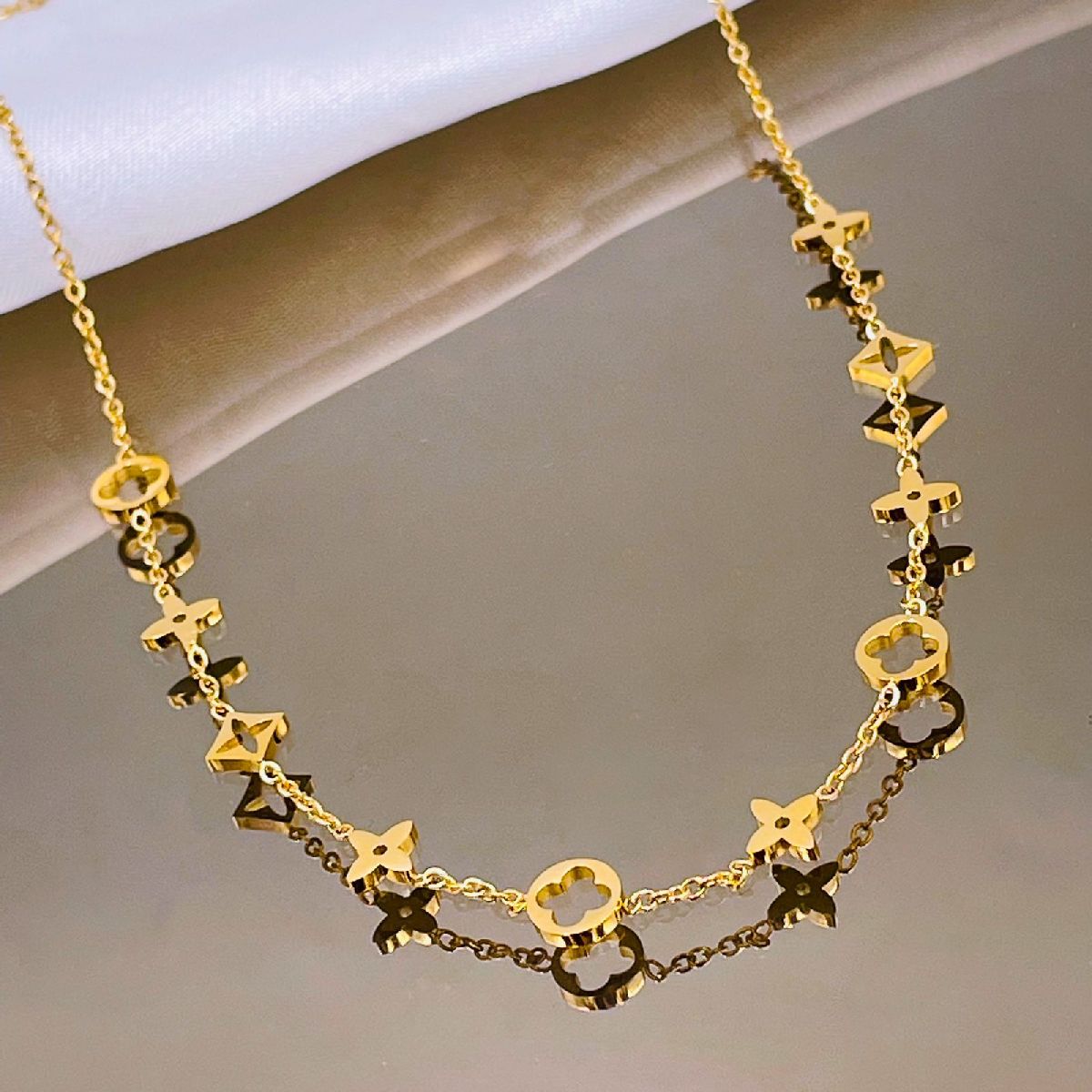 Round Star Gold Clover Stainless Steel Necklace Pendant Chain Bulk