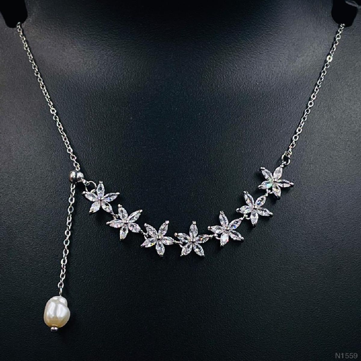 Stainless Steel Crystal Flower Necklace Chain For Women White Bulk