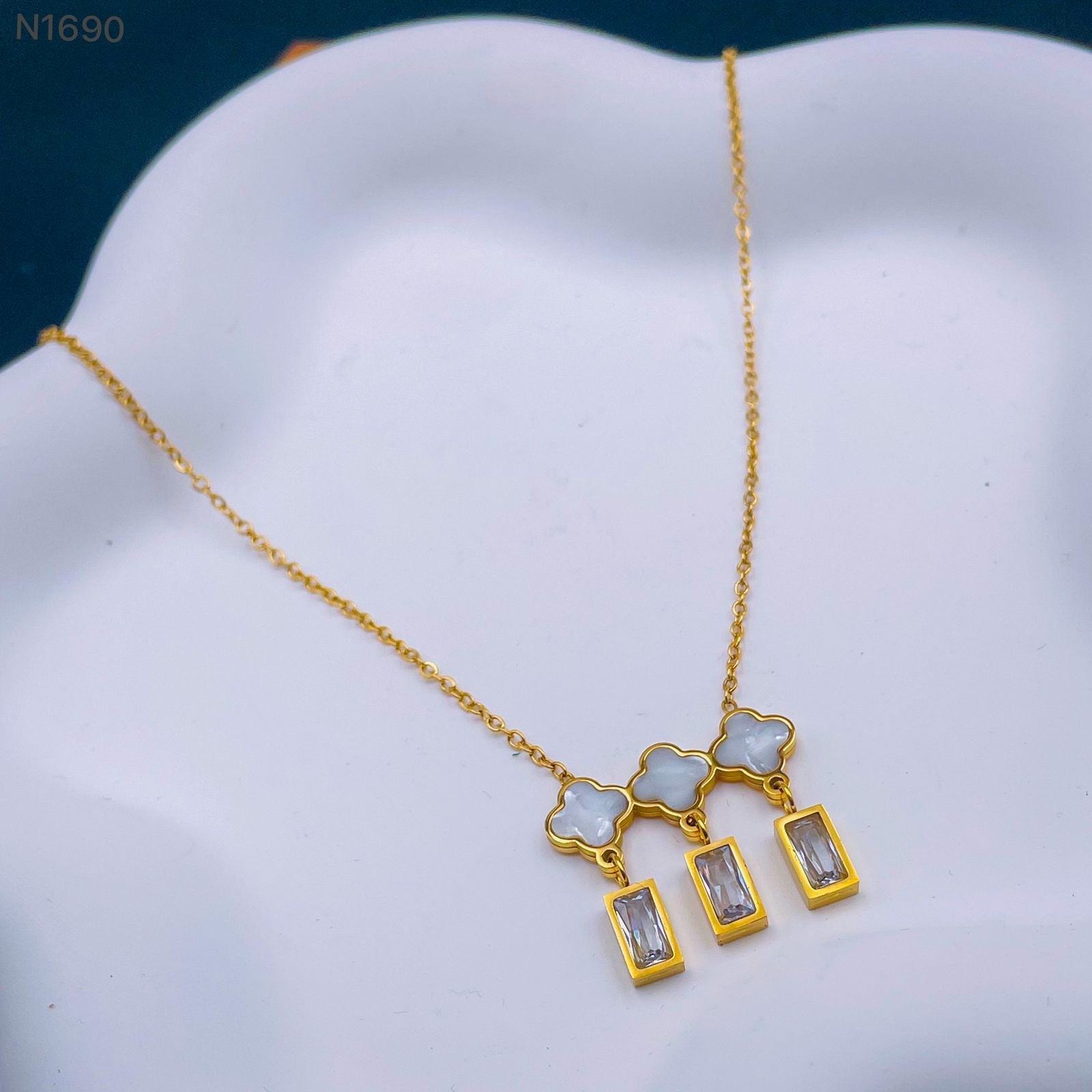 Clover Baguette 18K Gold Stainless Steel Necklace Chain for Women Main image