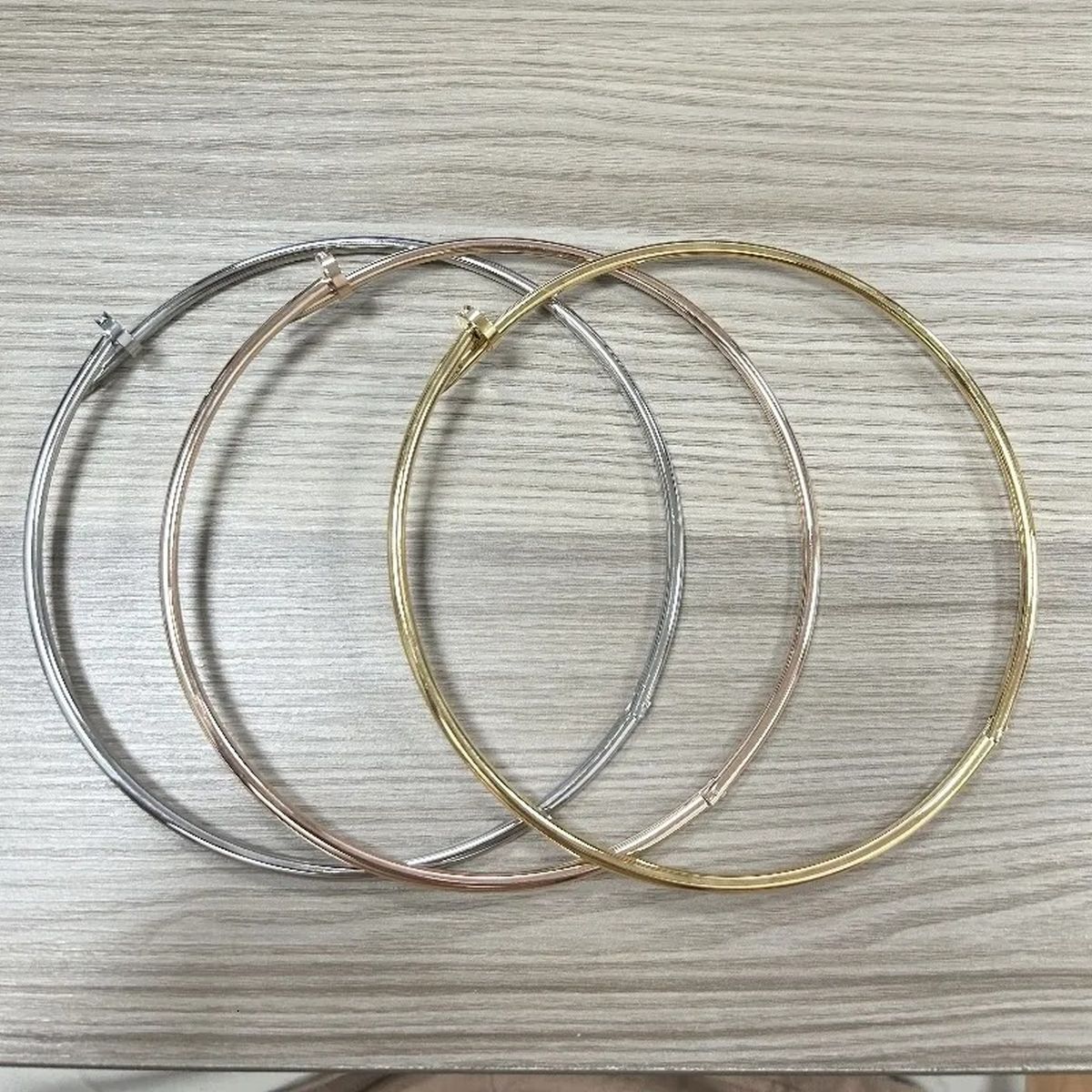 Glosssy Gold Celebrity Fame Stainless Steel Anti Tarnish Nail Openable Hasli Choker Necklace for Women Secondary image