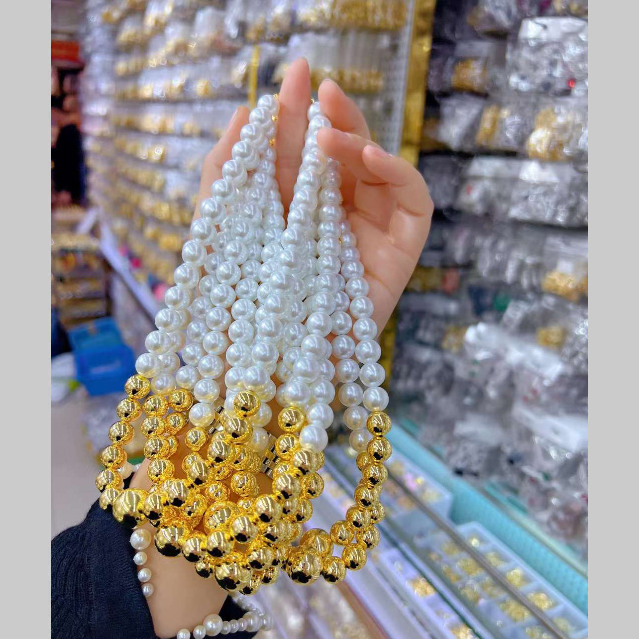 Glossy Balls White 18K Gold Anti Tarnish Pearl Necklace For Women Main image