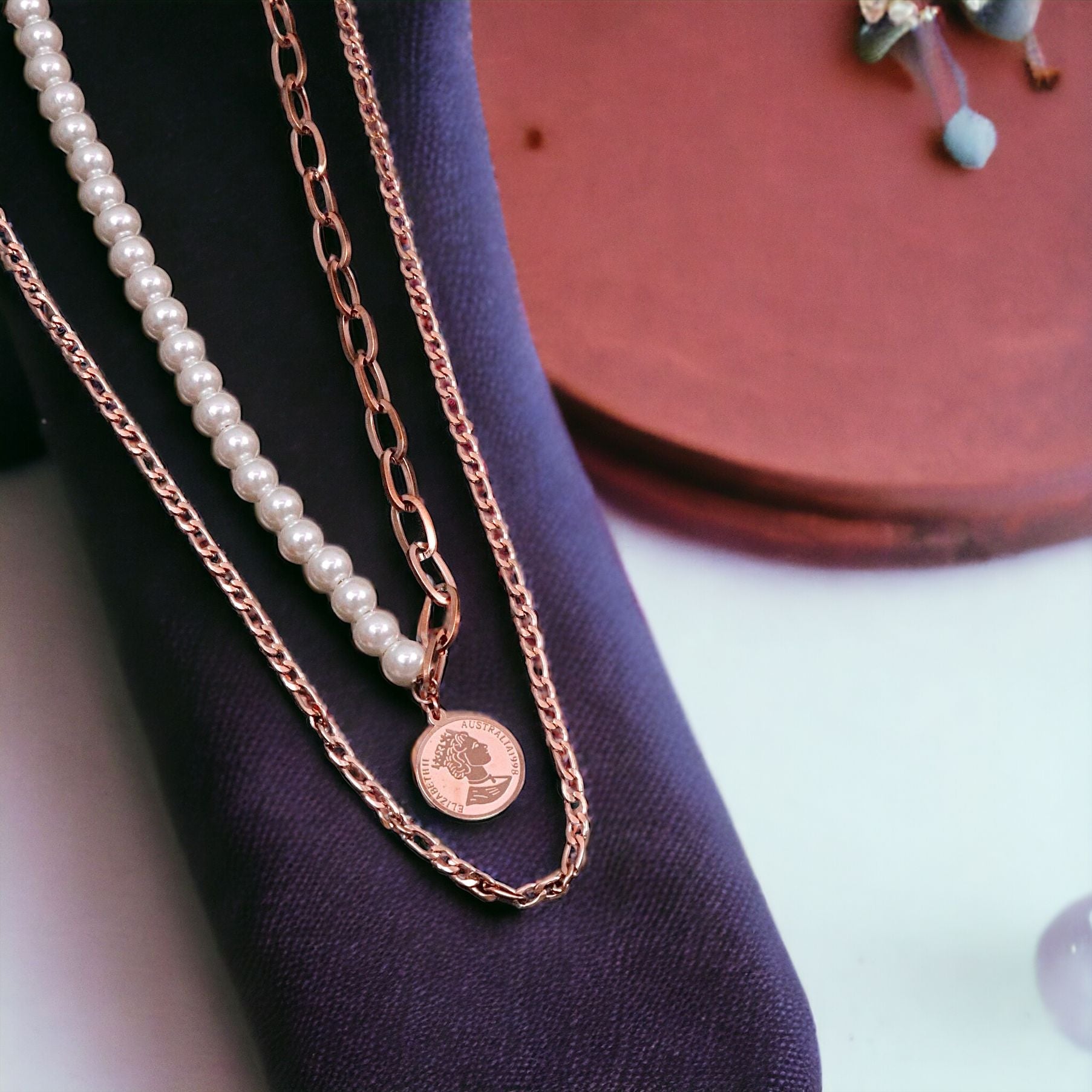 Queen Elizabeth Coin White 18K Rose Gold Pearl Anti Tarnish Stainless Steel Necklace Layer Chain For Women Main image