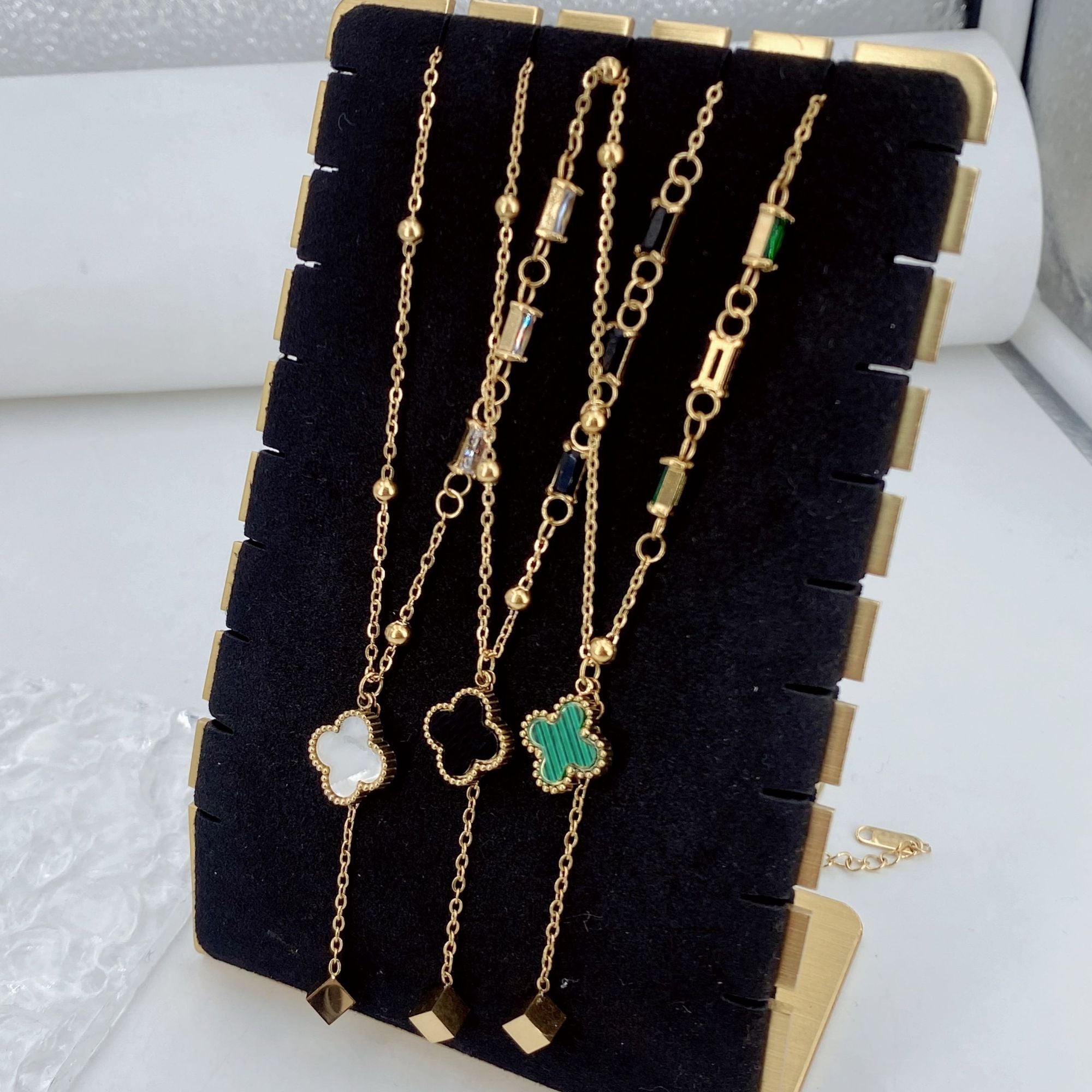 Clover Flower Mother Of Pearl Cubic Zirconia White 18K Gold Anti Tarnish Stainless Steel Necklace Chain For Women Main image