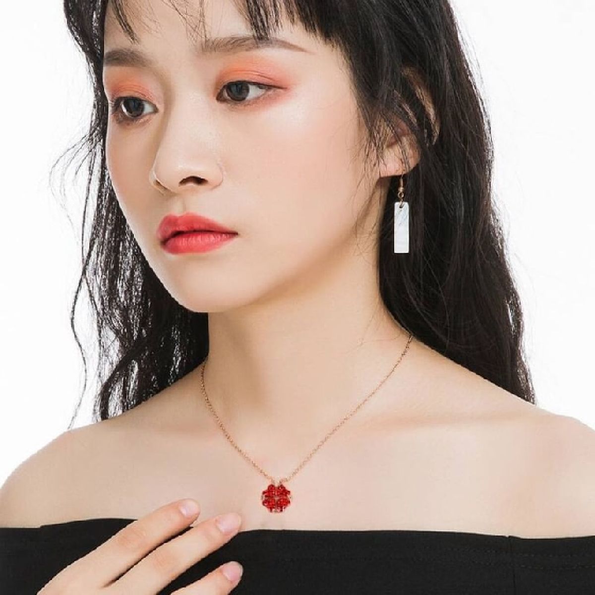 Clover Stainless Steel Cubic Zirconia Magnet Openable Necklace Pendant Chain Women Black Red