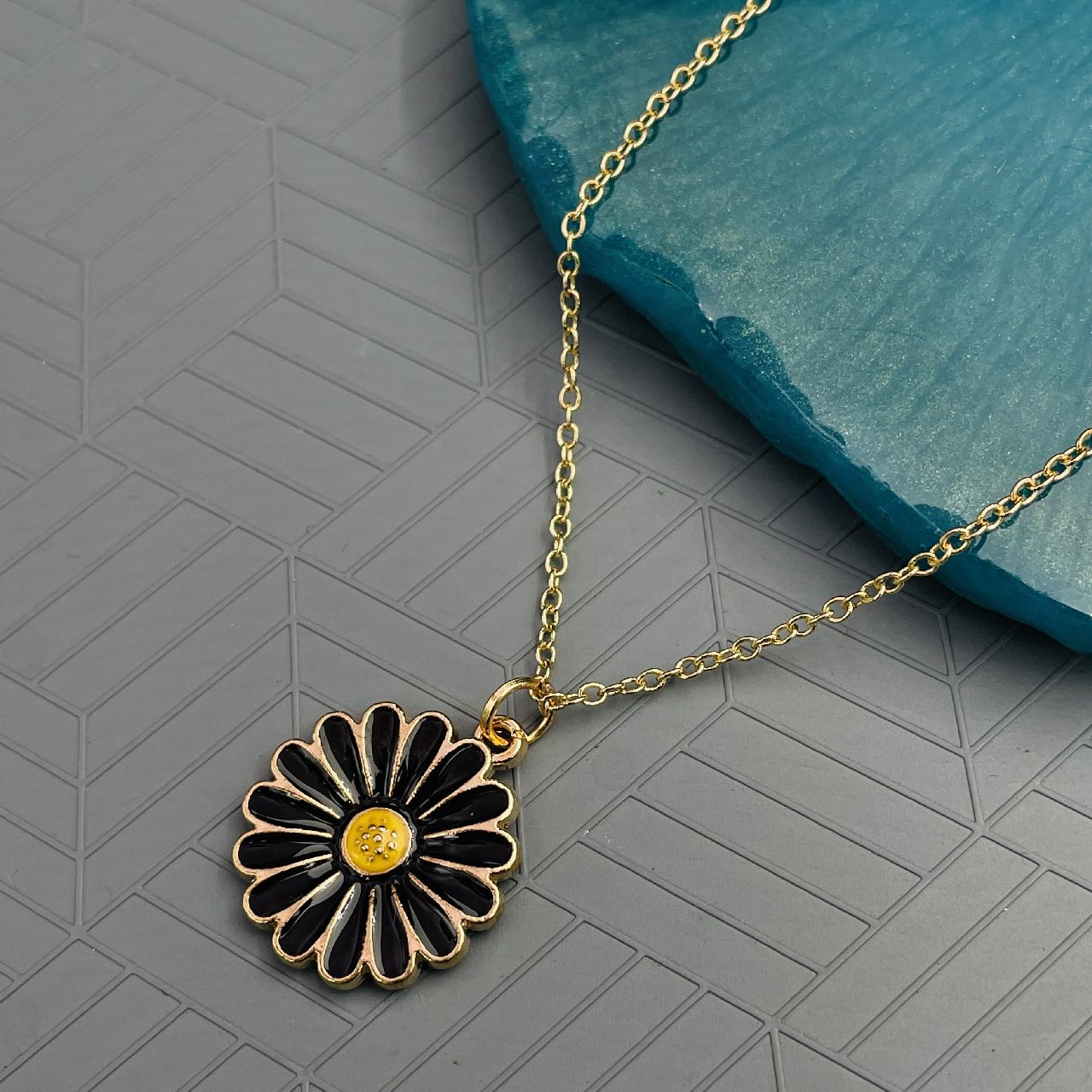 Brass Enamel Black Gold Daisy Flower Necklace Pendant Chain Girls Bulk