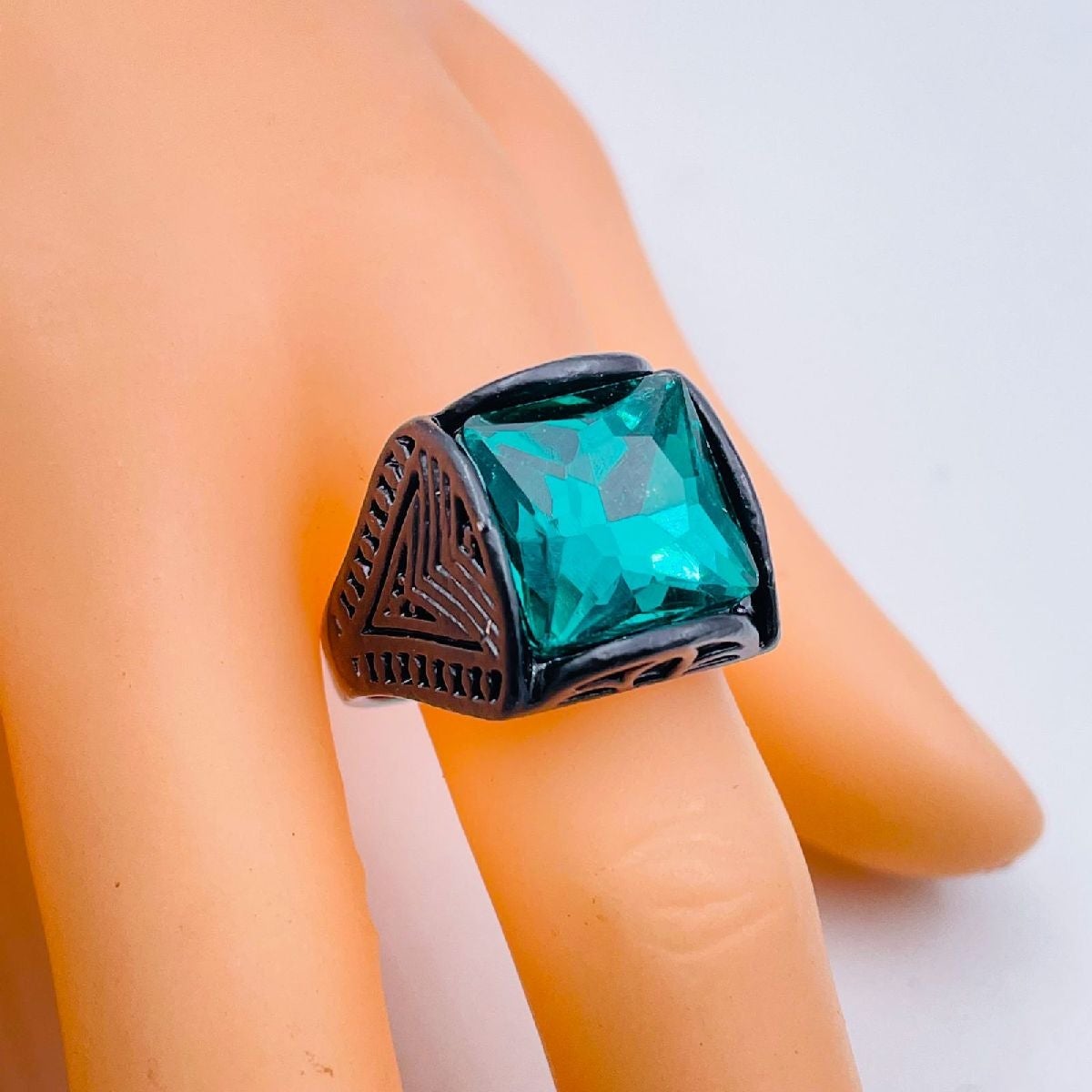 Stylish Daily Party Biker Alloy Crystal Green Square Ring For Men Secondary image