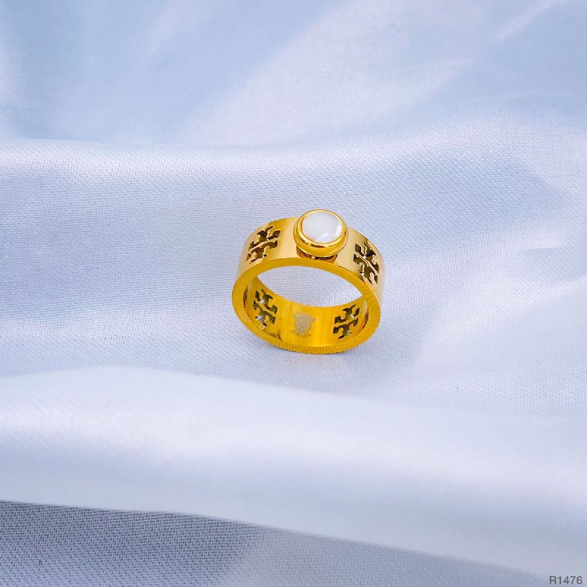 White Mother Of Pearl Luxury 18K Gold Stainless Steel Ring Women Bulk Main image