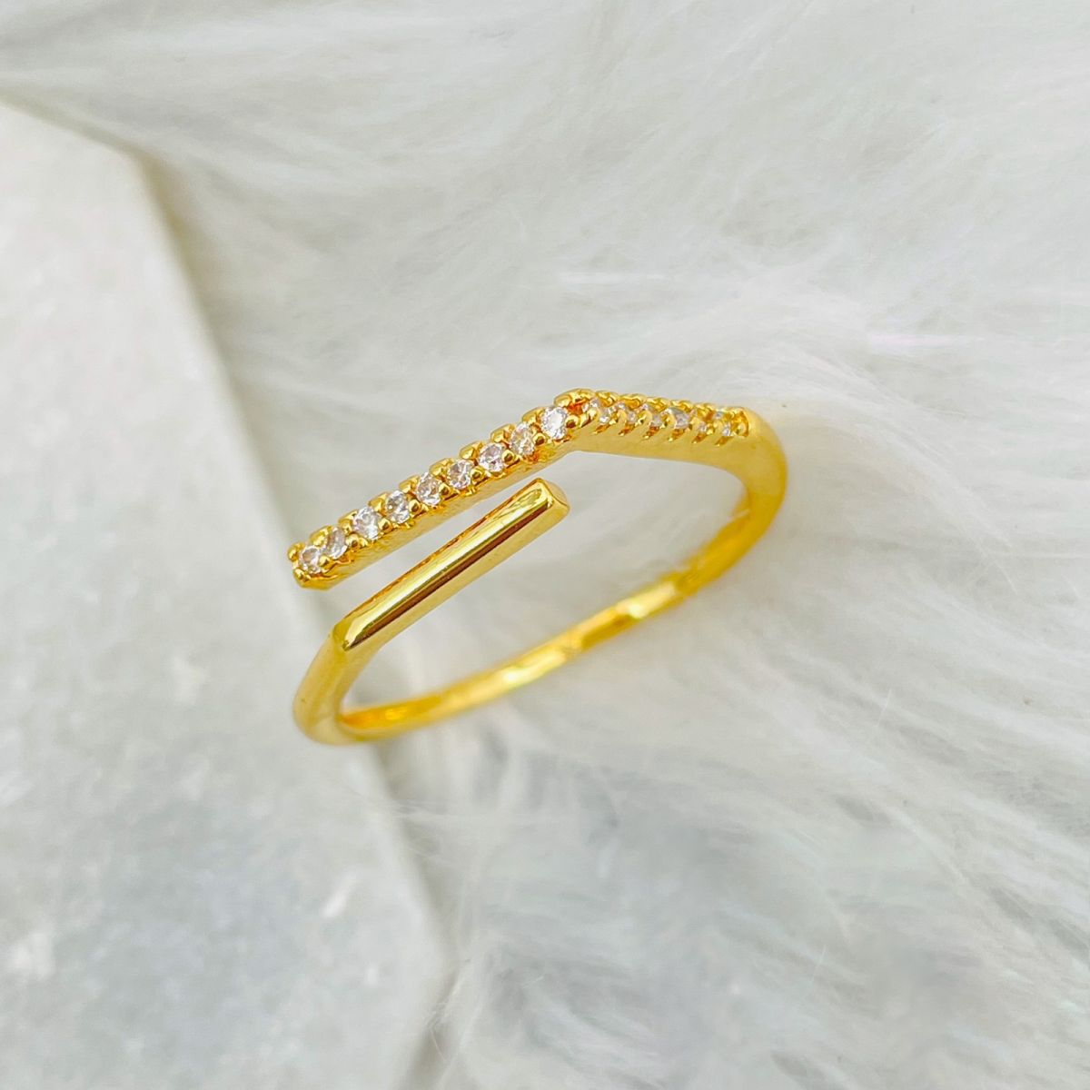 Slim Arrow Geometric Copper 18K Gold Free Size Ring For Women Bulk