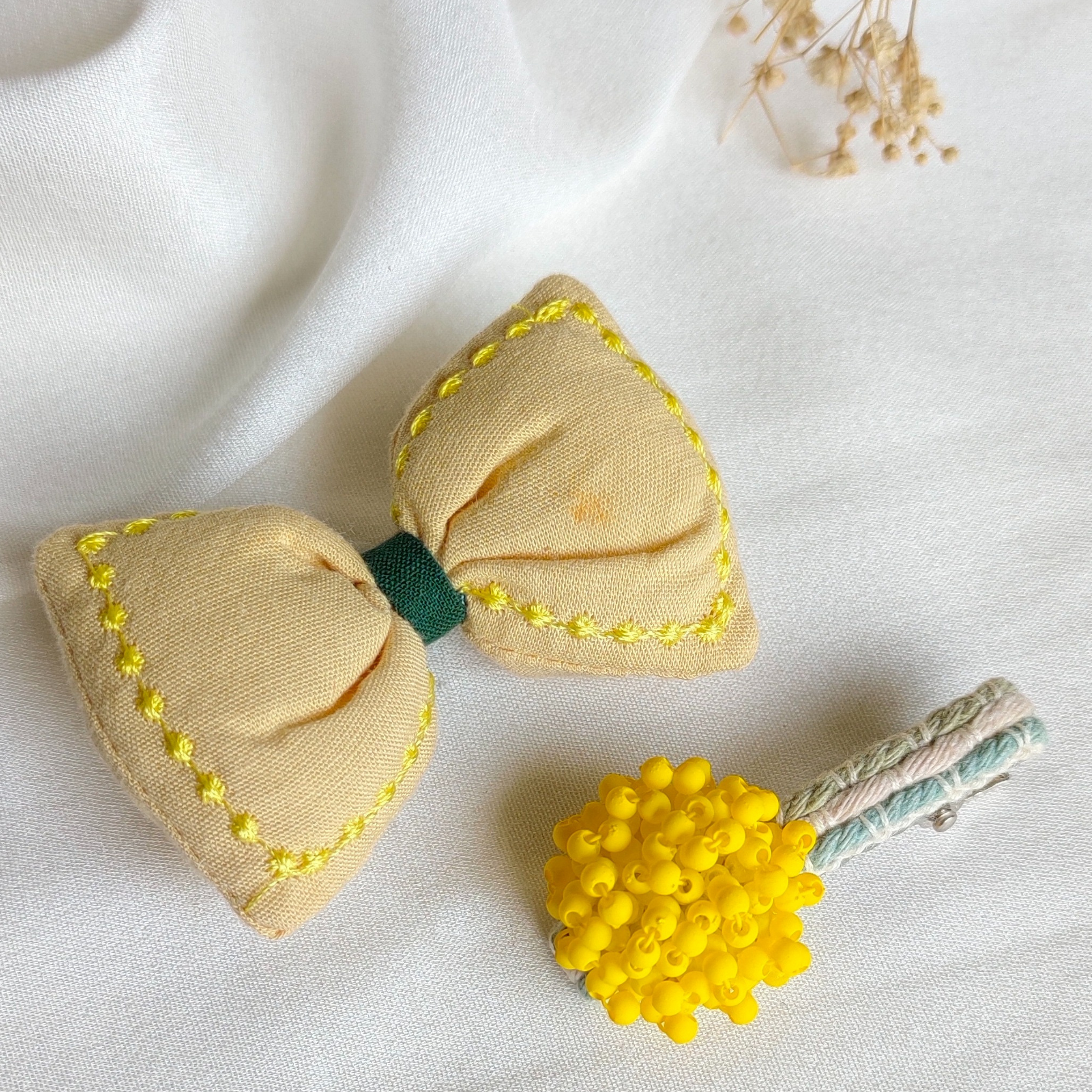Incredible Yellow Fabric Hair Clip Accessories Pack Of 2 Pcs Girl Bulk Main image