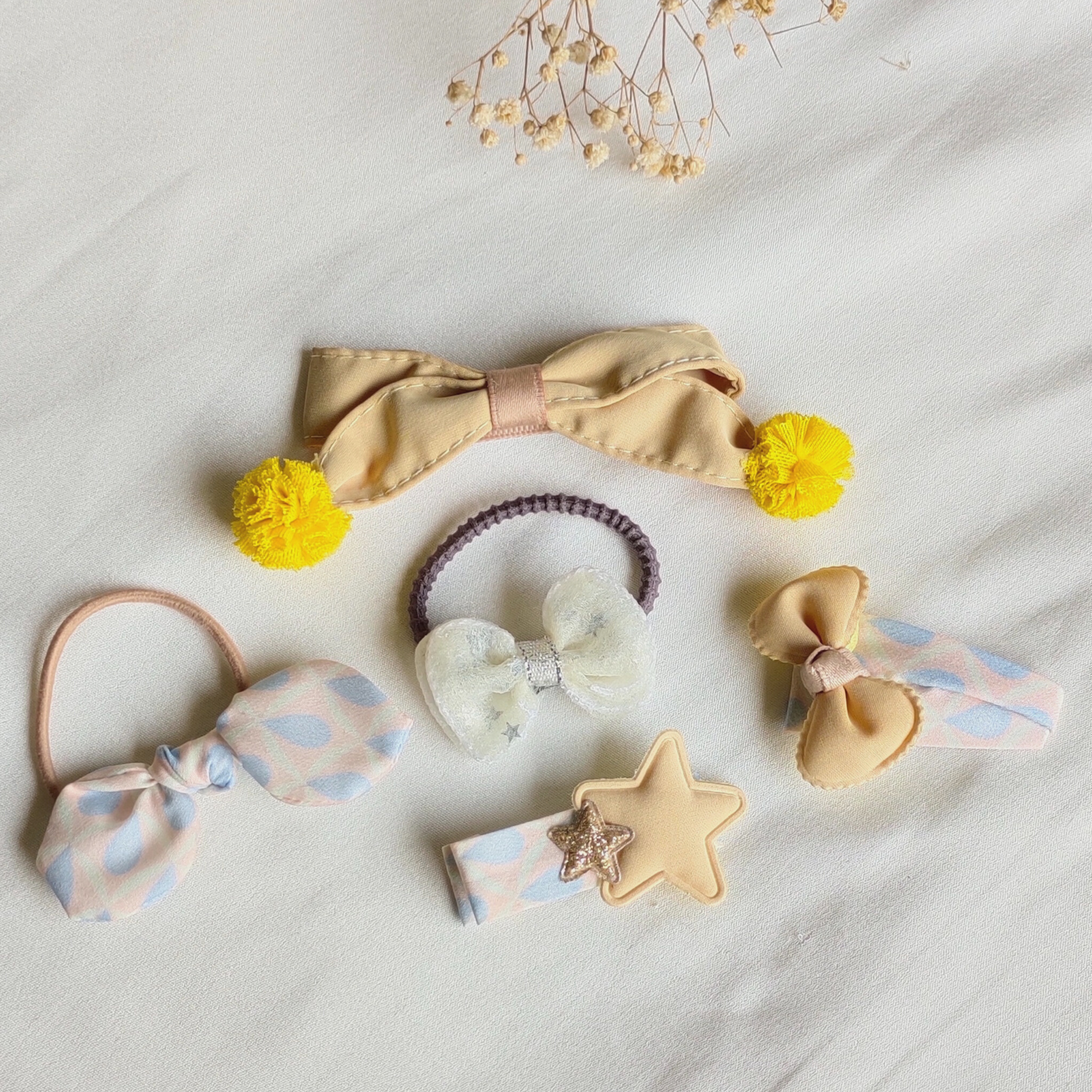 Fancy Beige Yellow White Fabric Hair Clip Band Accessories Pack Of 5 Pcs For Girl Women Main image