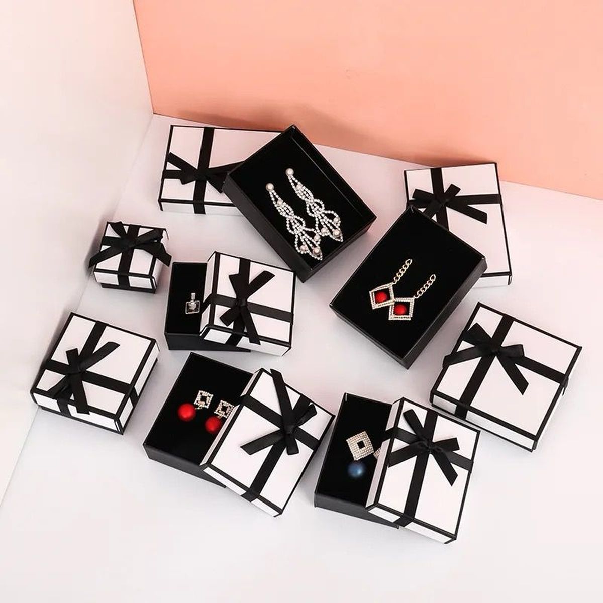 White Black Readymade Rectangle Gift Box 9 Cm X 7 Cm Bulk